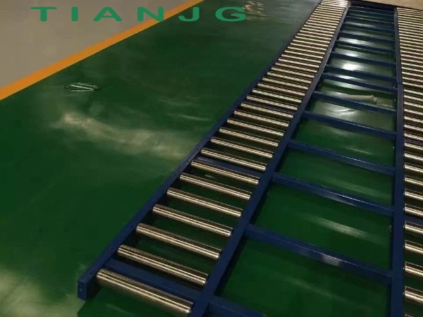 車間物料運輸太麻煩怎么辦？那就用滾輪輸送線