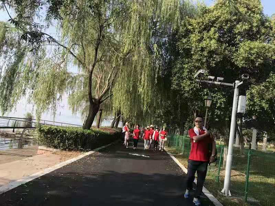 堅(jiān)定信念，一路向前