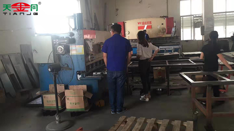 德資企業(yè)考察團(tuán)隊(duì)走進(jìn)工具柜廠家天金岡，實(shí)地參觀考察工廠！