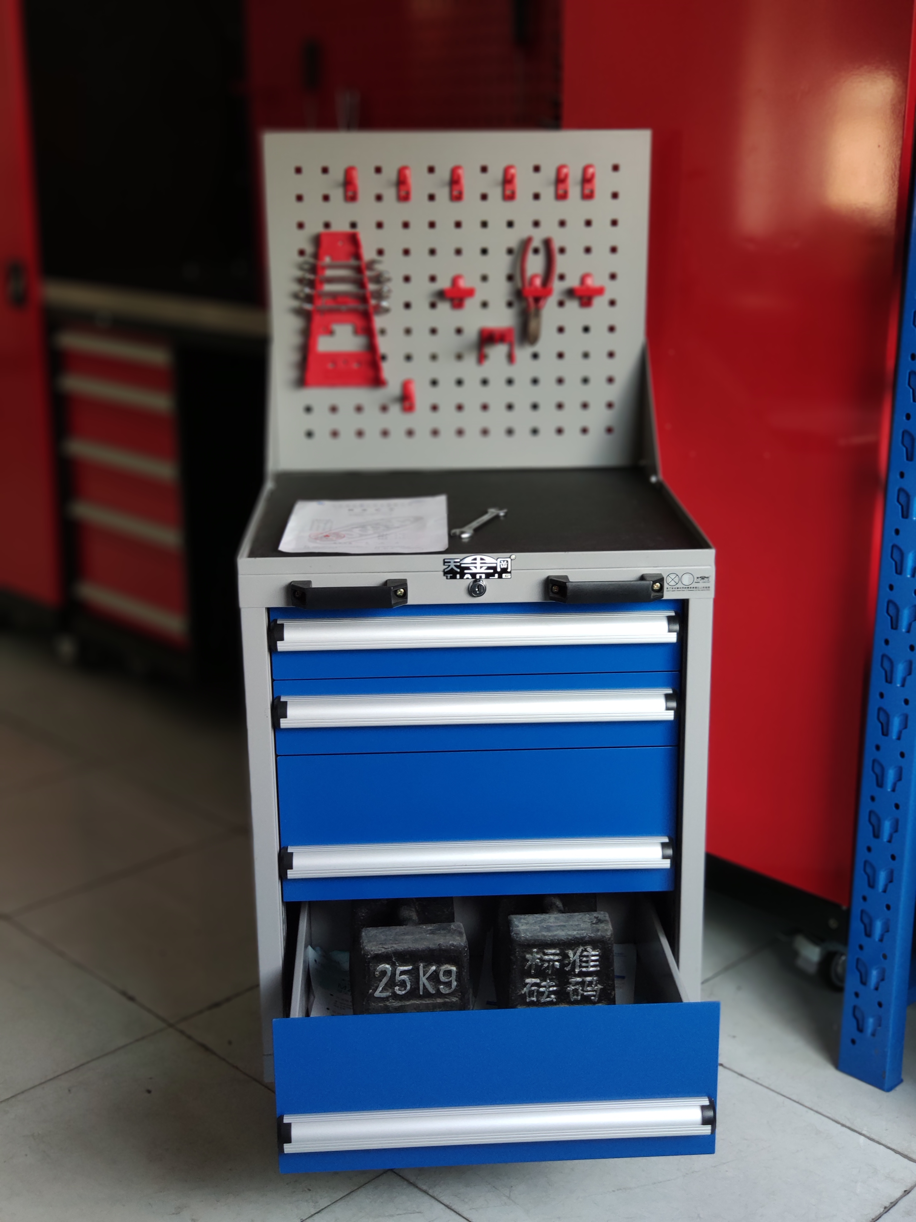 專業(yè)工具柜生產(chǎn)廠家怎么找？