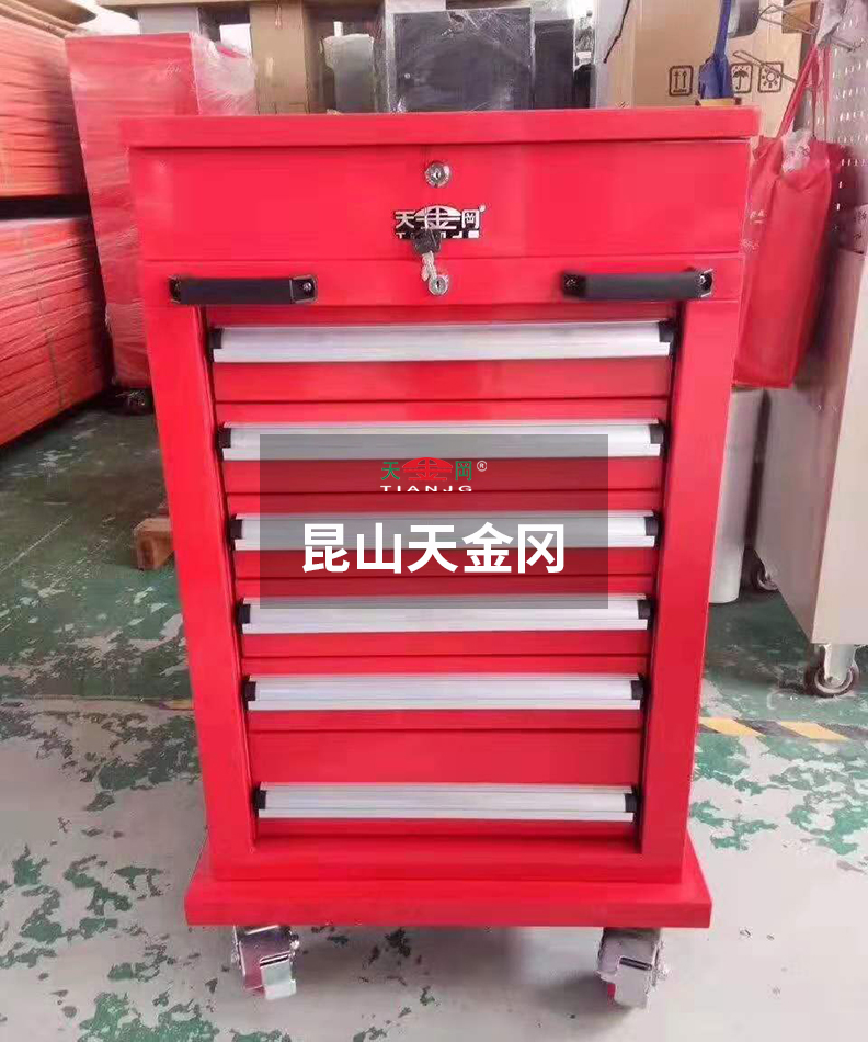 昆山天金岡年產(chǎn)17000臺鉗工工具柜，每一臺柜子的出庫都是用了心，認了真的