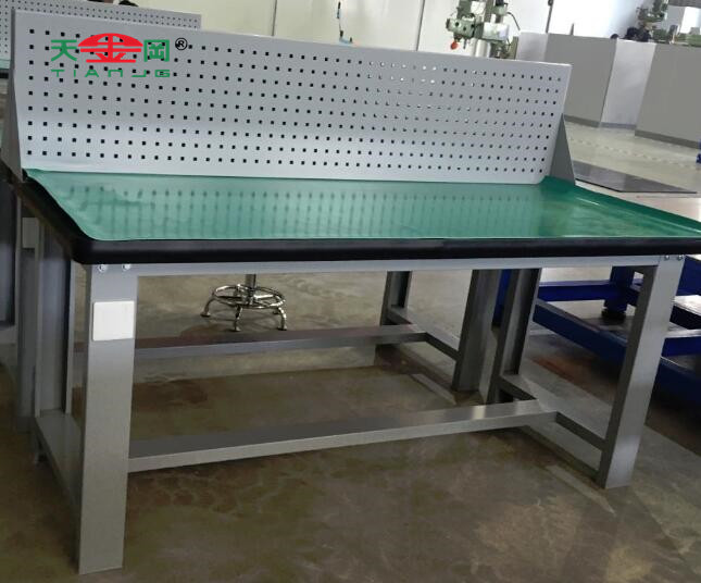 電動(dòng)車組裝工作臺(tái)