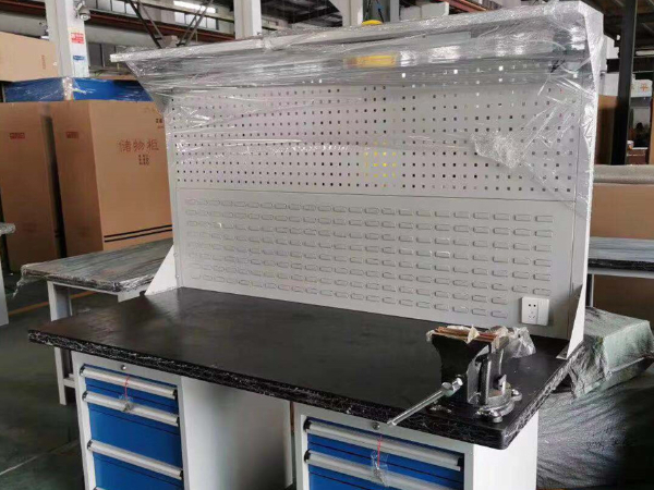 怎么選擇好的蘇州鉗工臺源頭生產(chǎn)廠家？【天金岡】