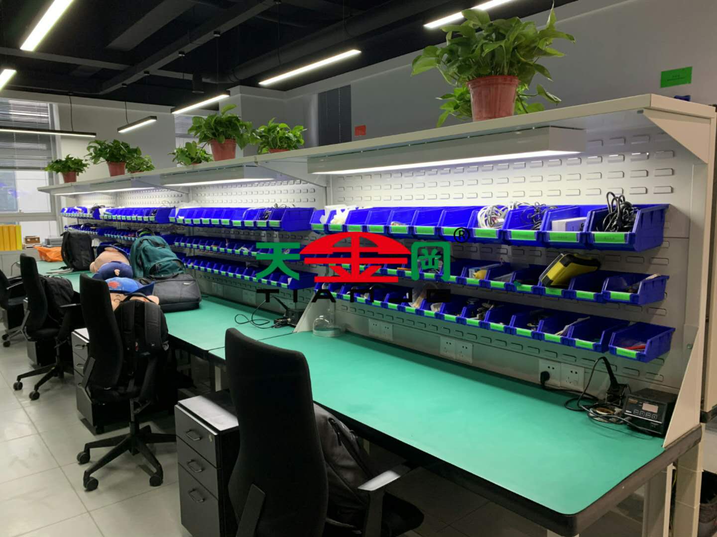 臺(tái)虎鉗工作臺(tái)