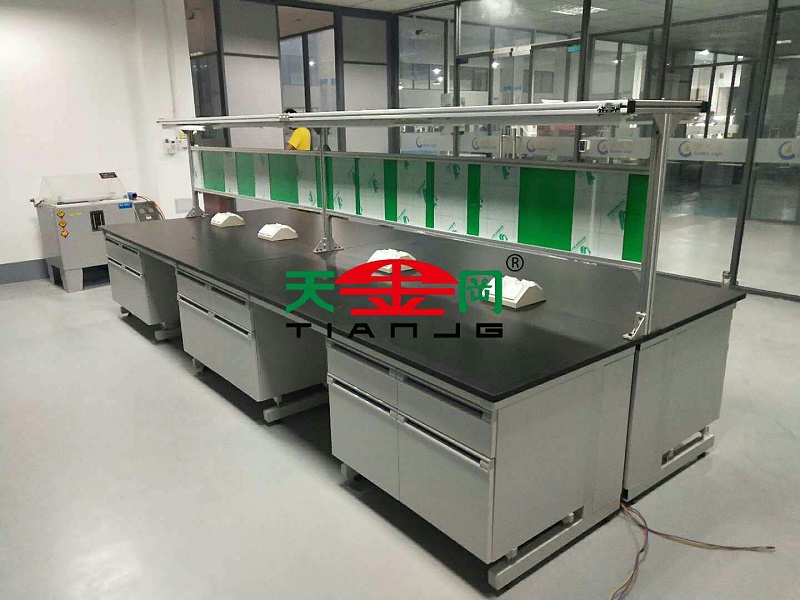 生產(chǎn)鉗工工作臺(tái)廠家