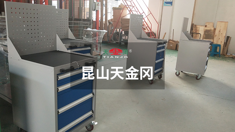鉗工工具柜廠家天金岡18年堅(jiān)持產(chǎn)品的品質(zhì)，從未松懈