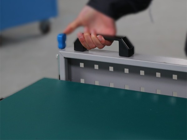 重型工具車帶升降掛板的長什么樣子？